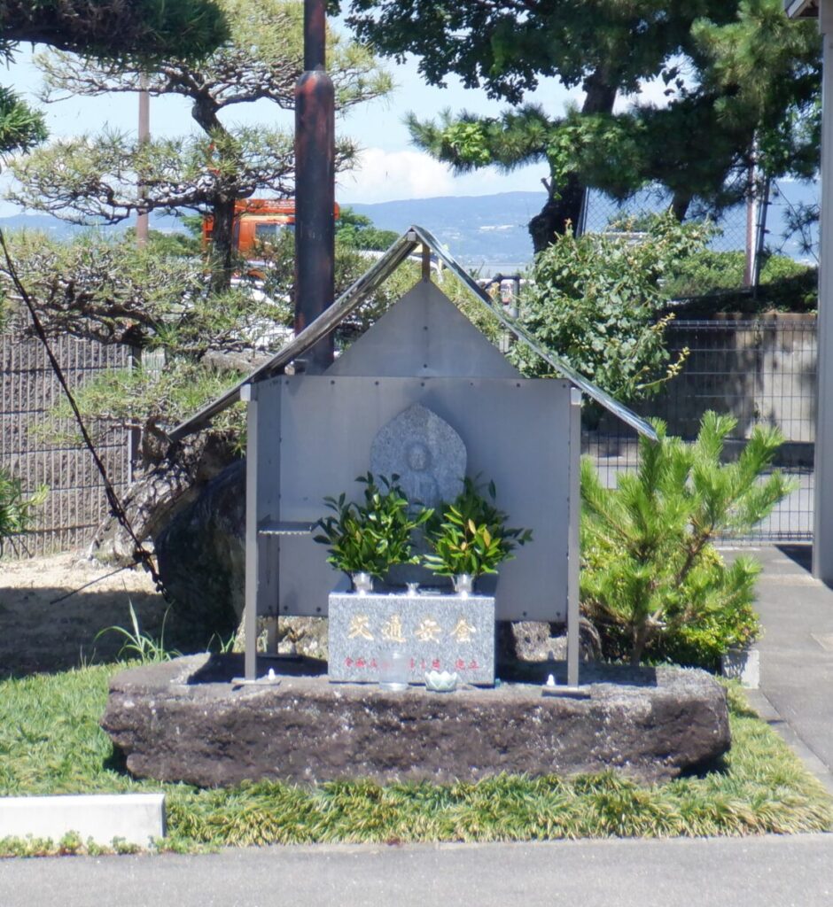 石地蔵 約36cm【20年前購入してから自宅廊下に設置】 表情豊かな石のお地蔵さんがずらり 静岡で展示会 [静岡県]：朝日新聞